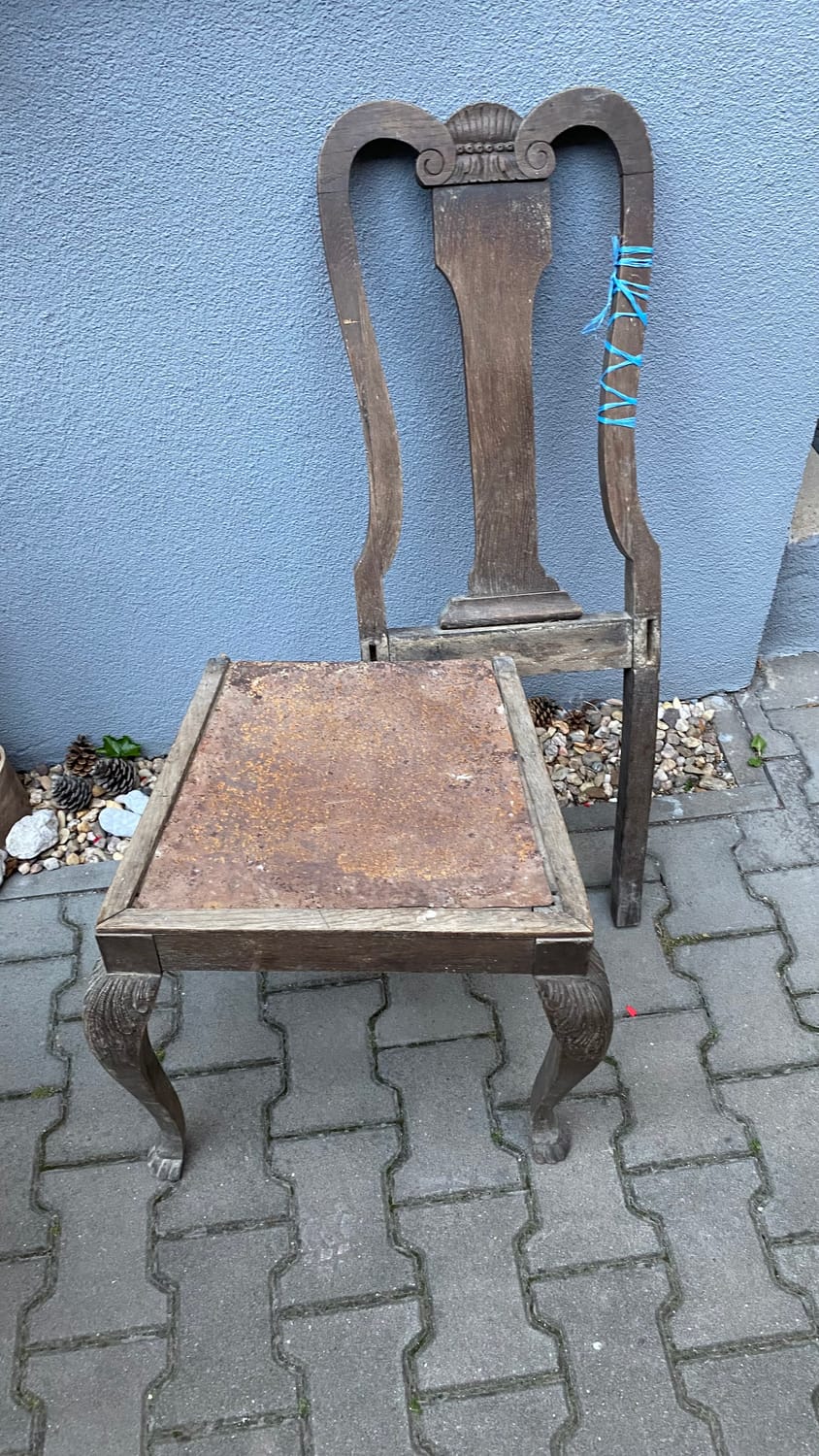 Starožitné jídelní židle v kůži — Starožitný nábytek, čalounictví Hradec Králové — před renovací